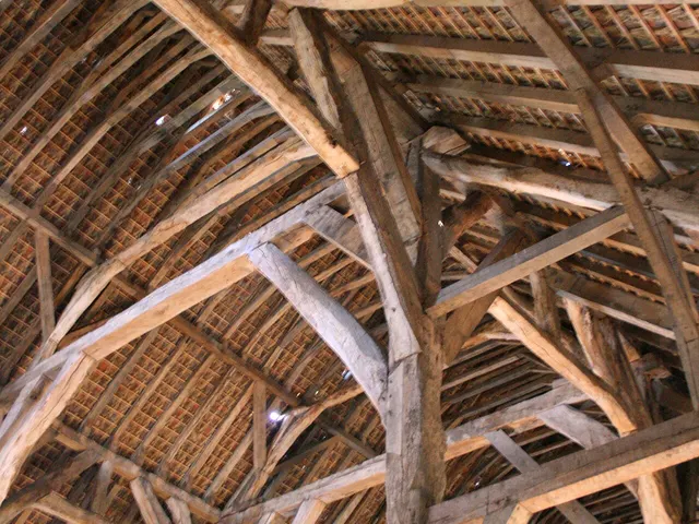 Charpente ancienne en bois de chêne